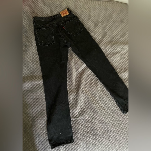 Black Ripped Levi Jeans - Picture 2 of 3